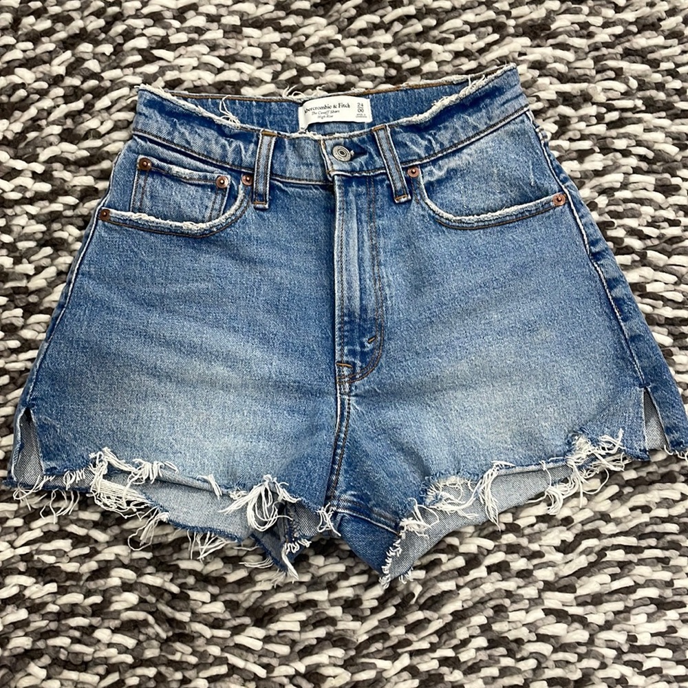 A&F cutoff high rise short - curve love fit. Size 00/24